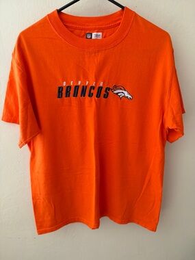 Denver Broncos Orange NFL Team T-Shirt NFL Denver Broncos Orange are Sz M Unisex
